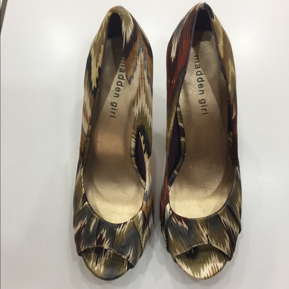 Host Pick✨Madden Girl Fabric Heels - Picture 3 of 6